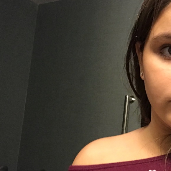 Profile Picture of Alexis Csogi (@alexiscsogi) on Poshmark