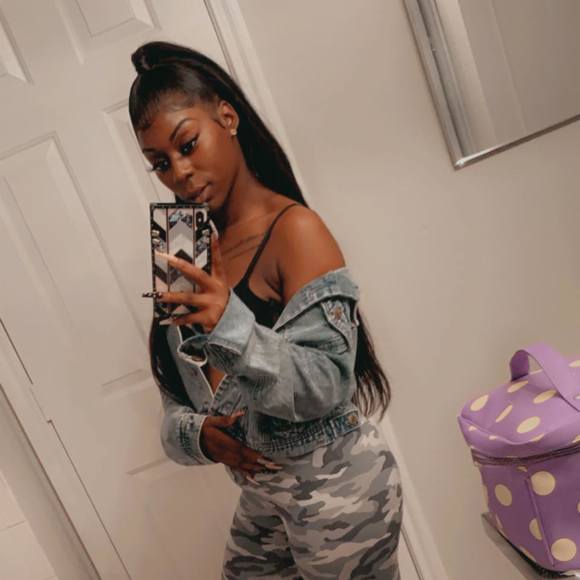 Profile Picture of Sade Mitchell (@shawdayyyy) on Poshmark