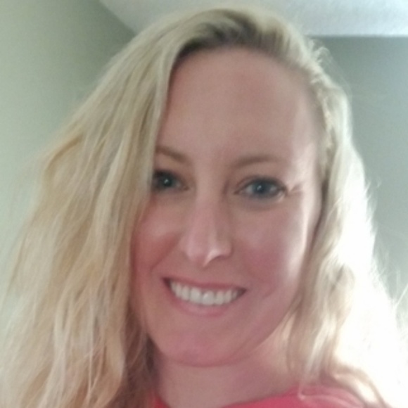 Profile Picture of Bailey Mushock (@baileymushock) on Poshmark