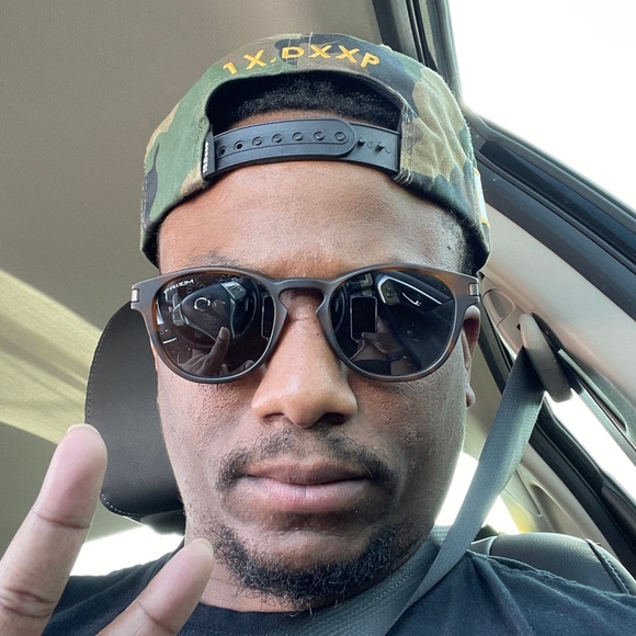 Profile Picture of Alexander Mcgowan (@alexandermcgowa) on Poshmark