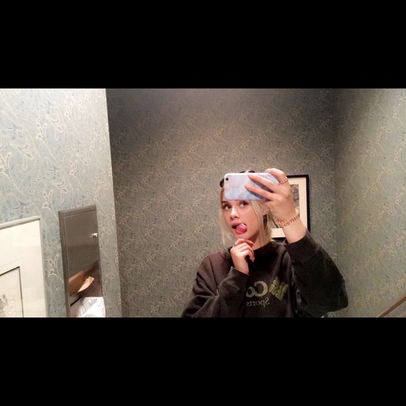 Shauna Dearden - Poshmark Profile Picture of Shauna Dearden (@shaunadearden) on Poshmark