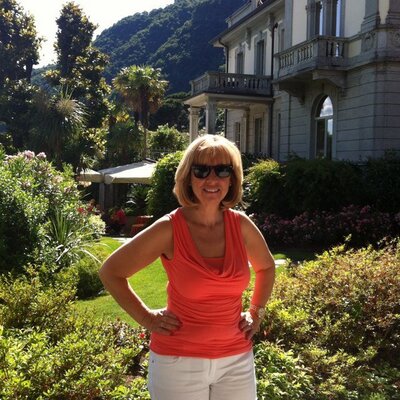 Profile Picture of Elaine Goldstein (@elaineg202) on Twitter