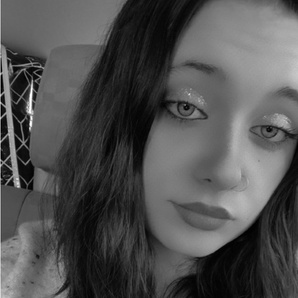 Profile Picture of Levina Capogrossi (@lcapogrossi) on Poshmark