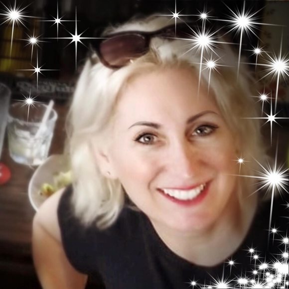Profile Picture of Robin Brooks (@robinmandy) on Poshmark