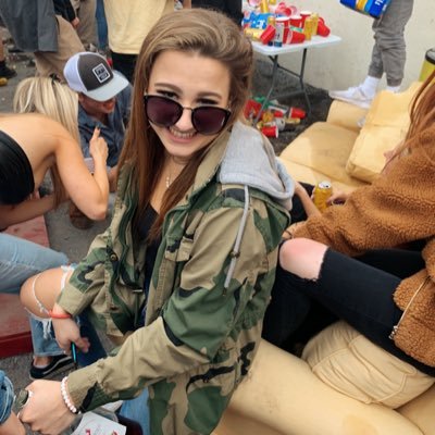 Profile Picture of Carly Bell (@bell2871) on Twitter