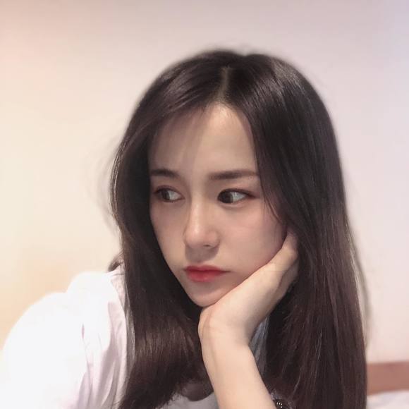 Profile Picture of Yining Gao (@yininggao) on Poshmark