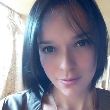 Profile Picture of Alice Flores (@aliceflores88) on Twitter