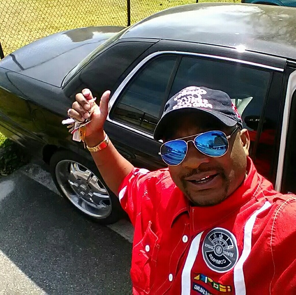 Profile Picture of Wayne Uzzle (@uzzle) on Poshmark