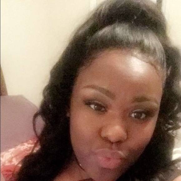 Profile Picture of Alice Anderson (@alicea177) on Poshmark