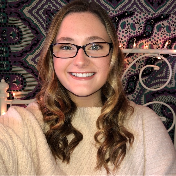 Profile Picture of Caitlin Howard (@caitlinhowarddd) on Poshmark