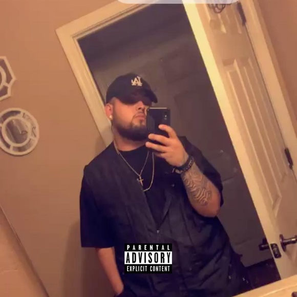 Profile Picture of David Troncoza (@dtroncoza7) on Poshmark