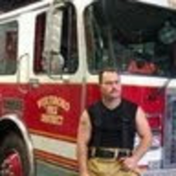 Profile Picture of Ernest Westfall (@ewestfall81) on Poshmark