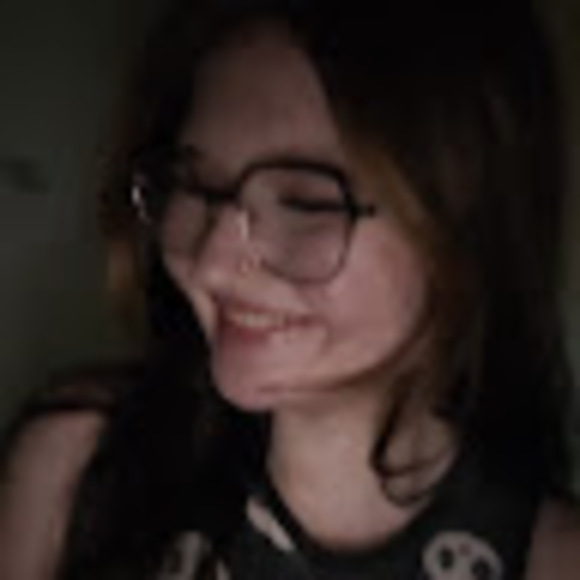 Profile Picture of Natalya Smoker (@natalyaismoker) on Poshmark