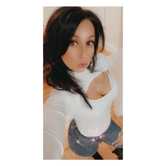 Profile Picture of Christine Stockwell (@christinestockw) on Poshmark