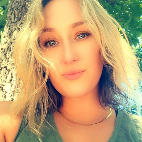 Profile Picture of Jessica Looper (@jesslooper1) on Poshmark