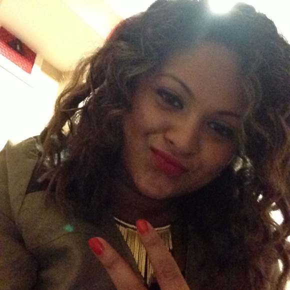 Profile Picture of Melanie Singh (@melanie_felony) on Poshmark
