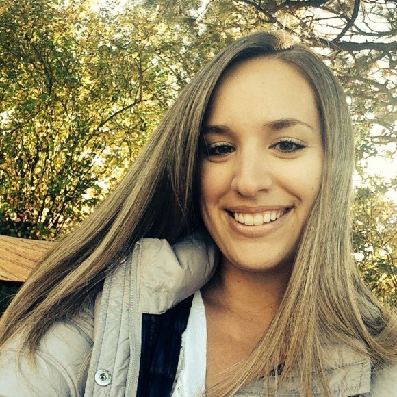 Profile Picture of Amber Borata (@ambroisine4) on Poshmark