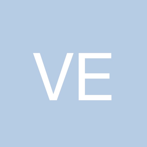 Profile Picture of Venasia Edmanson (@venasiaedmanson) on Poshmark