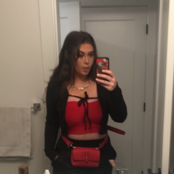 Isabella Etherington - Poshmark Profile Picture of Isabella Etherington (@ietherington) on Poshmark