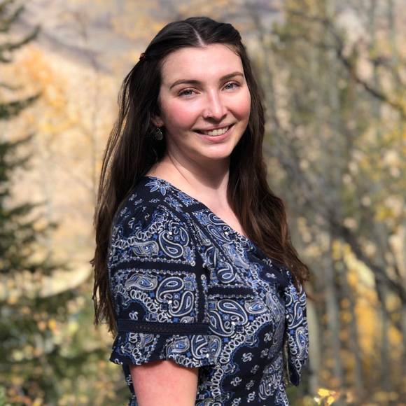 Profile Picture of Lauren Blackledge (@lauren_shell) on Poshmark