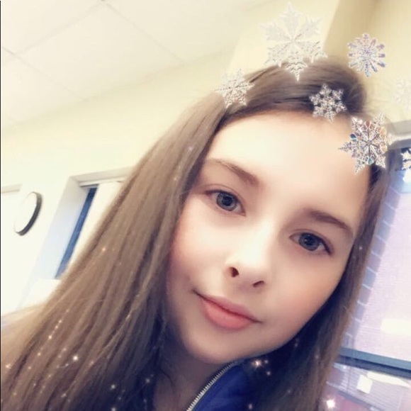 Profile Picture of Ava Wislocki (@avawizofficial) on Poshmark