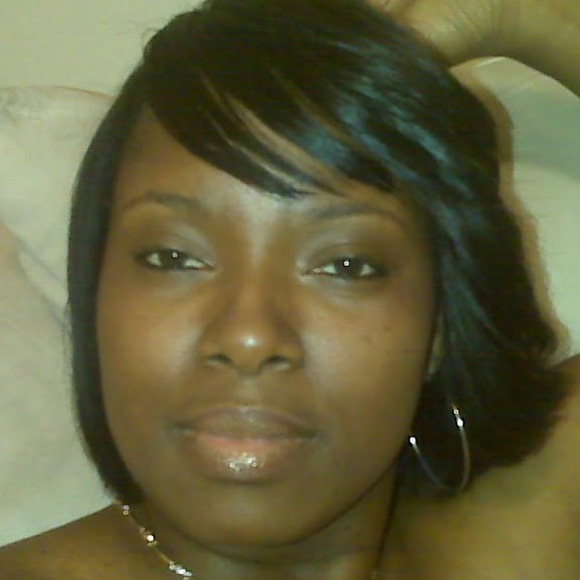 Profile Picture of Cecelia Knight-holton (@darkchoclat) on Poshmark