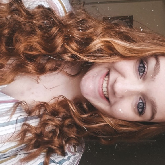 Profile Picture of Lauren Brosofske (@laurenbrosofske) on Poshmark