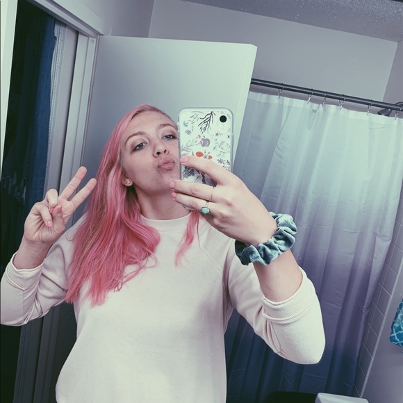 Profile Picture of Allison Day (@allisonday33) on Poshmark