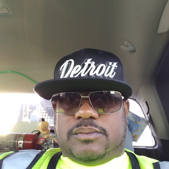 Profile Picture of Robert Kemp (@kman9730) on Poshmark