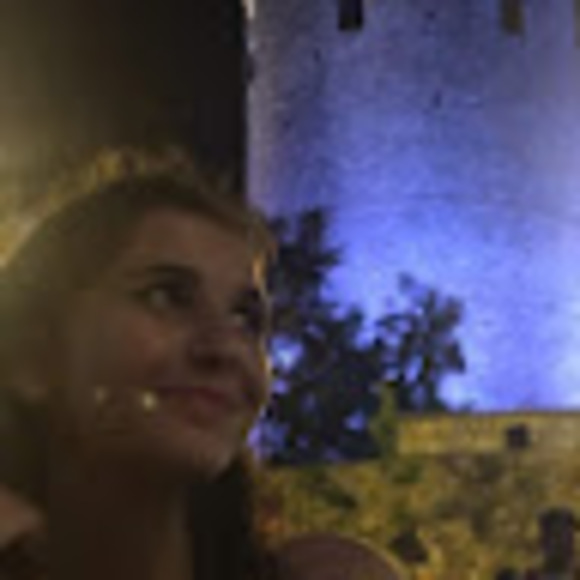 Profile Picture of Carmen Bistriceanu (@cbistriceanu) on Poshmark