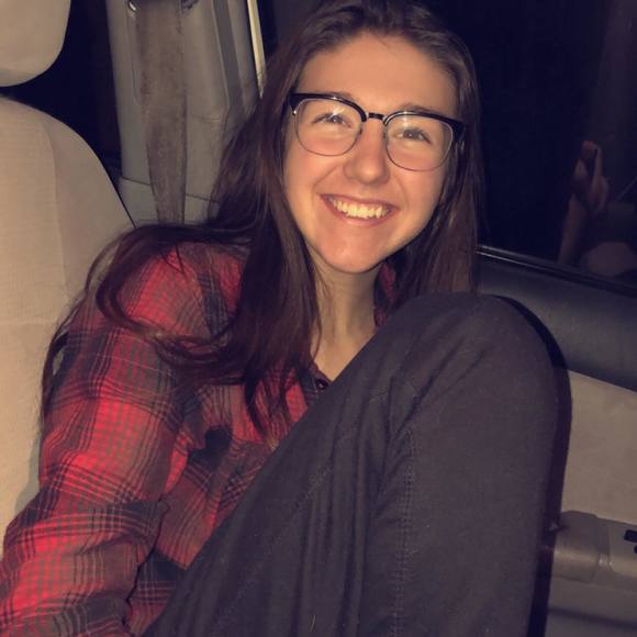 Profile Picture of Alexandria Carlington (@alliecarlington) on Poshmark