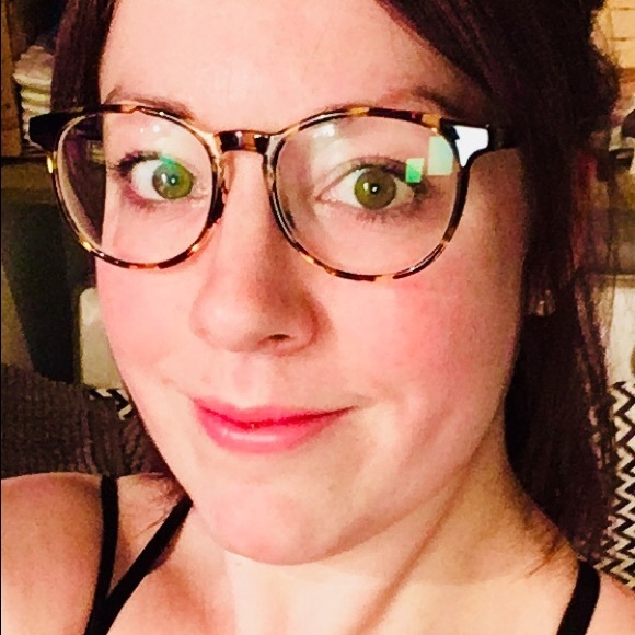 Profile Picture of Isabelle Roy (@isabelleroy1414) on Poshmark