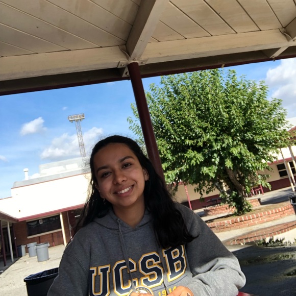 Profile Picture of Jasmine Barrera (@jasmine_barrera) on Poshmark