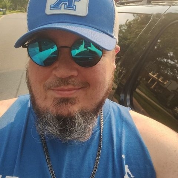 Profile Picture of Art Shields (@artshields) on Poshmark