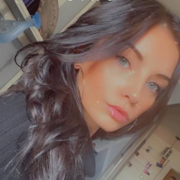 Profile Picture of Lilliana Dyer (@lillianadyerrr) on Poshmark