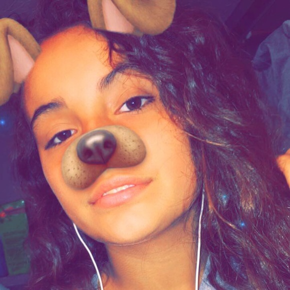 Profile Picture of Karla Dryer (@karladryer) on Poshmark