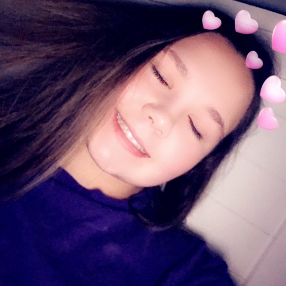 Profile Picture of Mckenzie Stillinger (@mackstillinger) on Poshmark