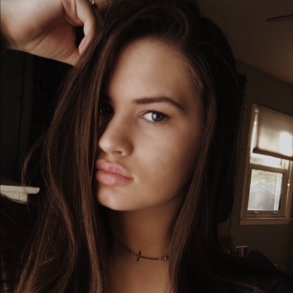 Profile Picture of Kaitlyn Newhoff (@kaitlynnewhoff) on Poshmark