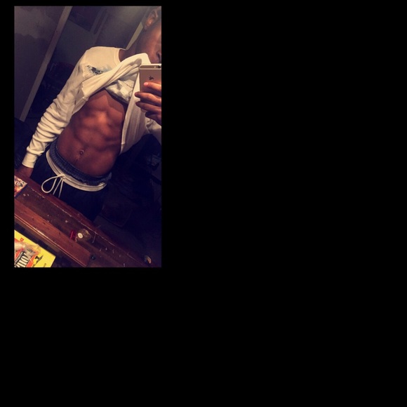 Profile Picture of Eli Shaw (@thatboieli) on Poshmark