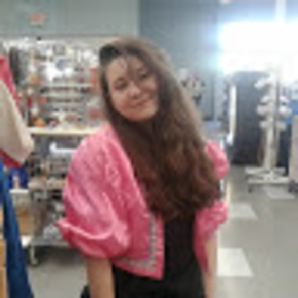 Profile Picture of Jade Brock (@rainbow9576) on Poshmark