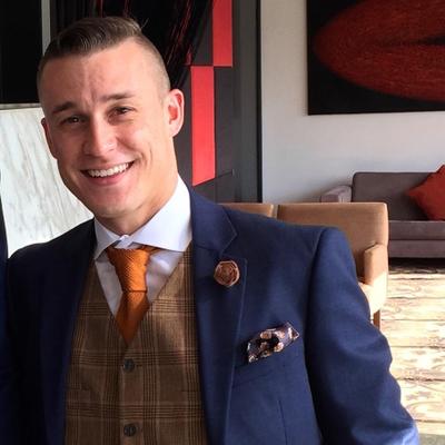 Profile Picture of James Aspinall (@ThePeopleTelter) on Twitter