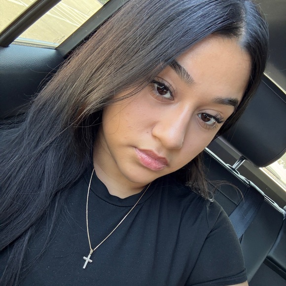 Profile Picture of Valerie Higareda (@valerie2719) on Poshmark