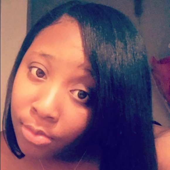 Profile Picture of Daranesha Collins (@naleighc) on Poshmark