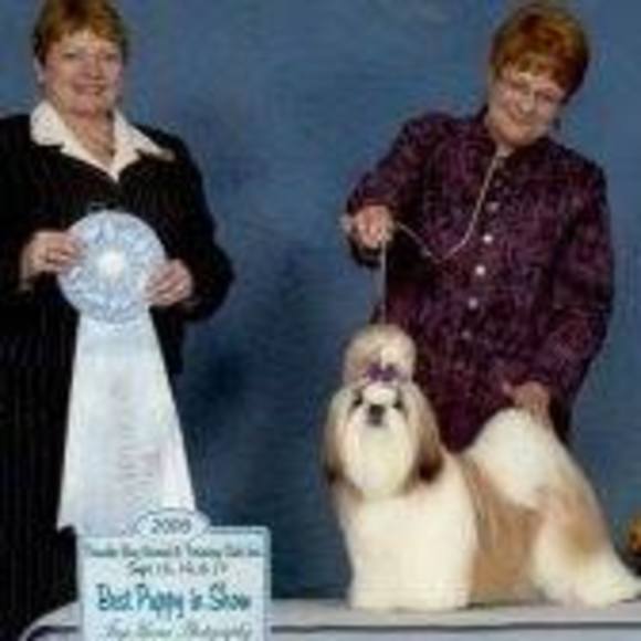 Profile Picture of Coralee Romano (@coraleeromano) on Poshmark