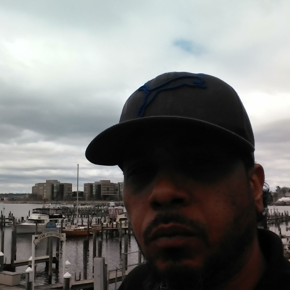 Profile Picture of Oral Black (@oralblack) on Poshmark