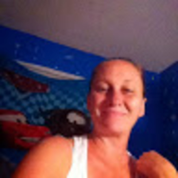 Profile Picture of Rhonda Kalbfleish (@rkalbfleish) on Poshmark