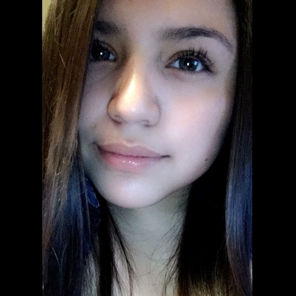 Profile Picture of Itzel Diaz (@izzyx13) on Poshmark