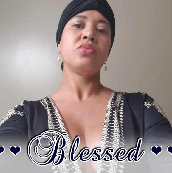 Profile Picture of Aria Davis (@ariadavis76) on Poshmark