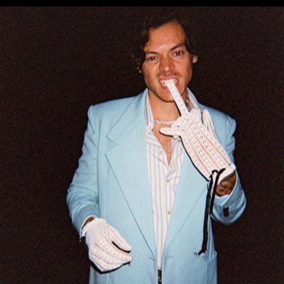 Profile Picture of Carly | Stream Fine Line (@StithCarly) on Twitter