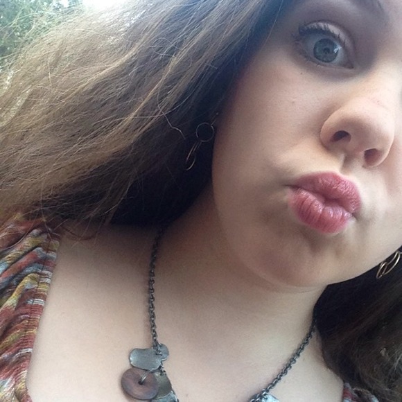 Profile Picture of Shelby Hooks (@shelby_hooks) on Poshmark